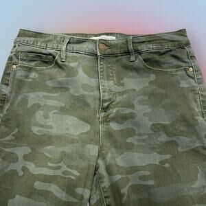 SOCIAL STANDARD Women’s 8 / 29 Green Camouflage HIGH RISE SKINNY Jeans